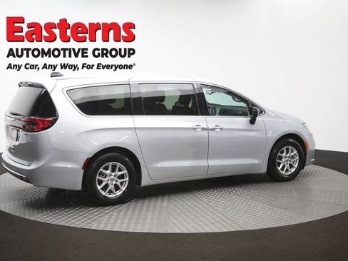 Used 2024 Chrysler Pacifica Touring-L FWD image 44