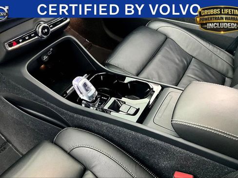 Used 2023 Volvo XC40 B4 Plus FWD image 19