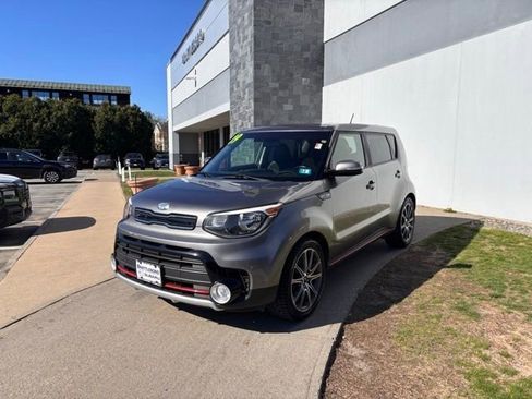 Used 2019 Kia Soul ! FWD image 7