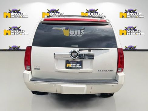 Used 2011 Cadillac Escalade ESV Premium RWD image 6
