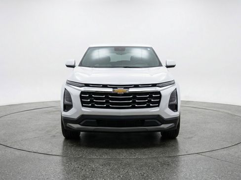 Used 2025 Chevrolet Equinox LT image 2