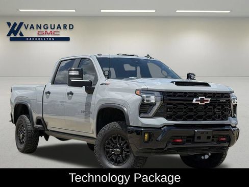 Used 2024 Chevrolet Silverado 2500 ZR2 w/ Technology Package AWD/4WD image 2