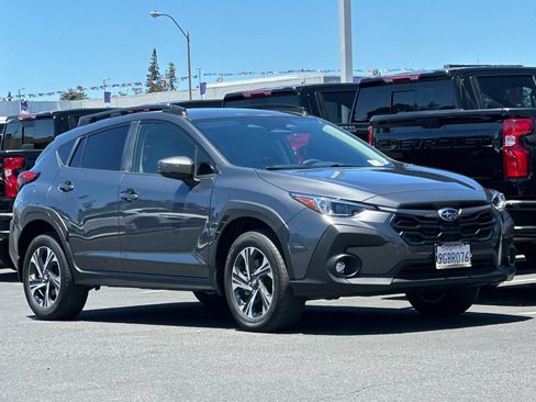 Used 2024 Subaru Crosstrek 2.0i Premium AWD/4WD image 2