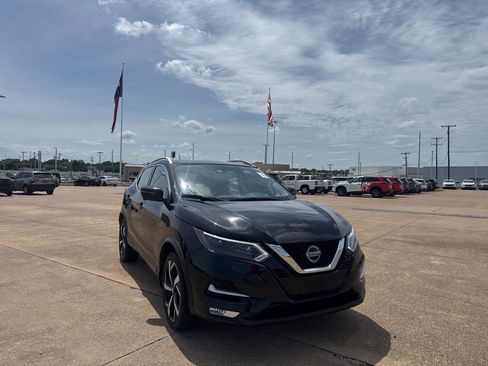 Used 2022 Nissan Rogue Sport SL w/ Premium Package AWD/4WD image 2