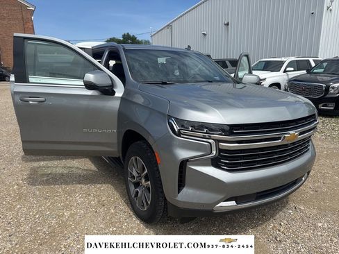 Used 2024 Chevrolet Suburban LT w/ LT Signature Package AWD/4WD image 44