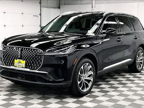 Used 2025 Lincoln Aviator Reserve w/ Illumination Package AWD/4WD image 11