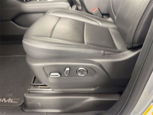 Used 2025 GMC Yukon Denali image 13