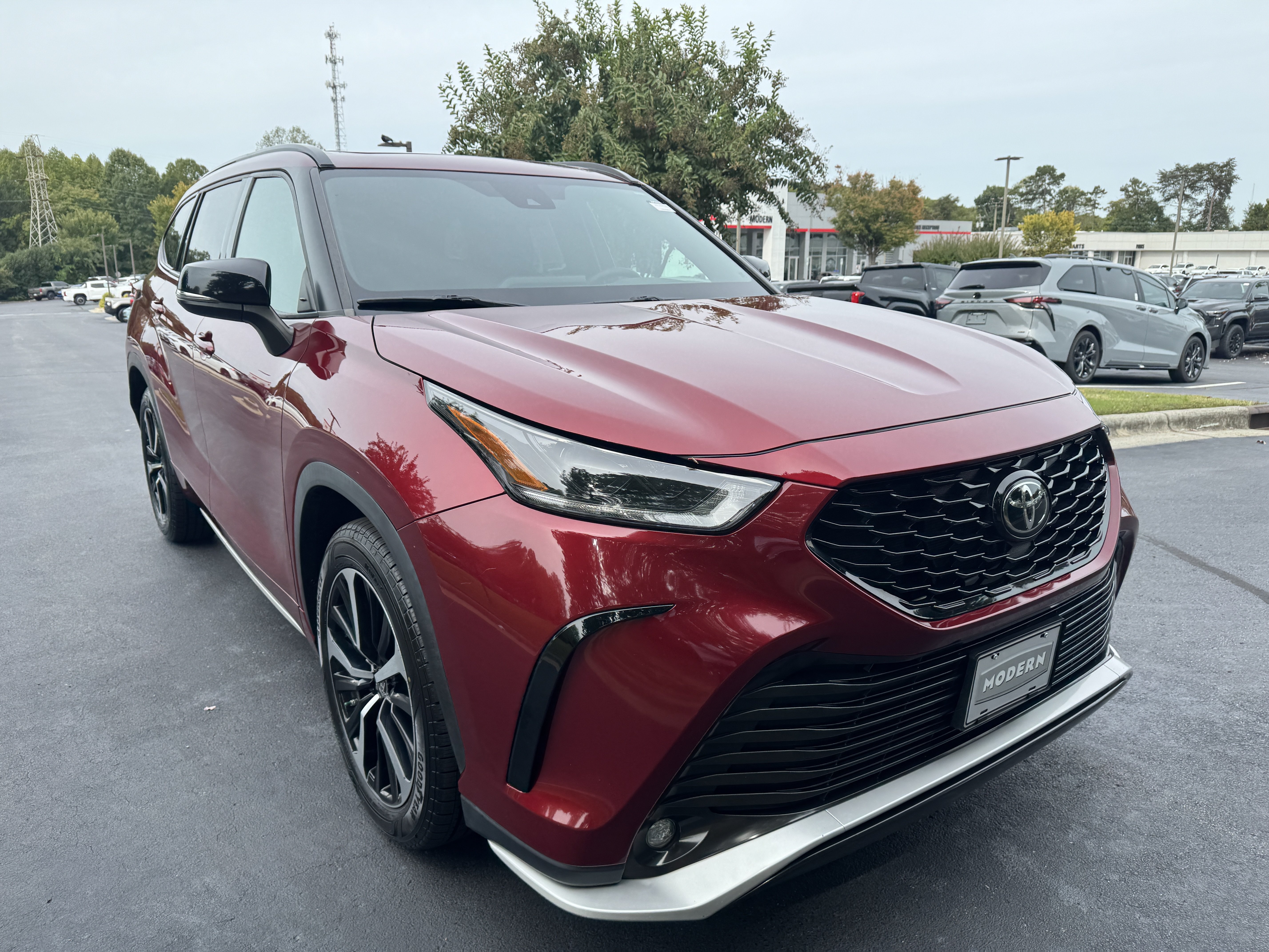 Certified 2021 Toyota Highlander XSE FWD image 3