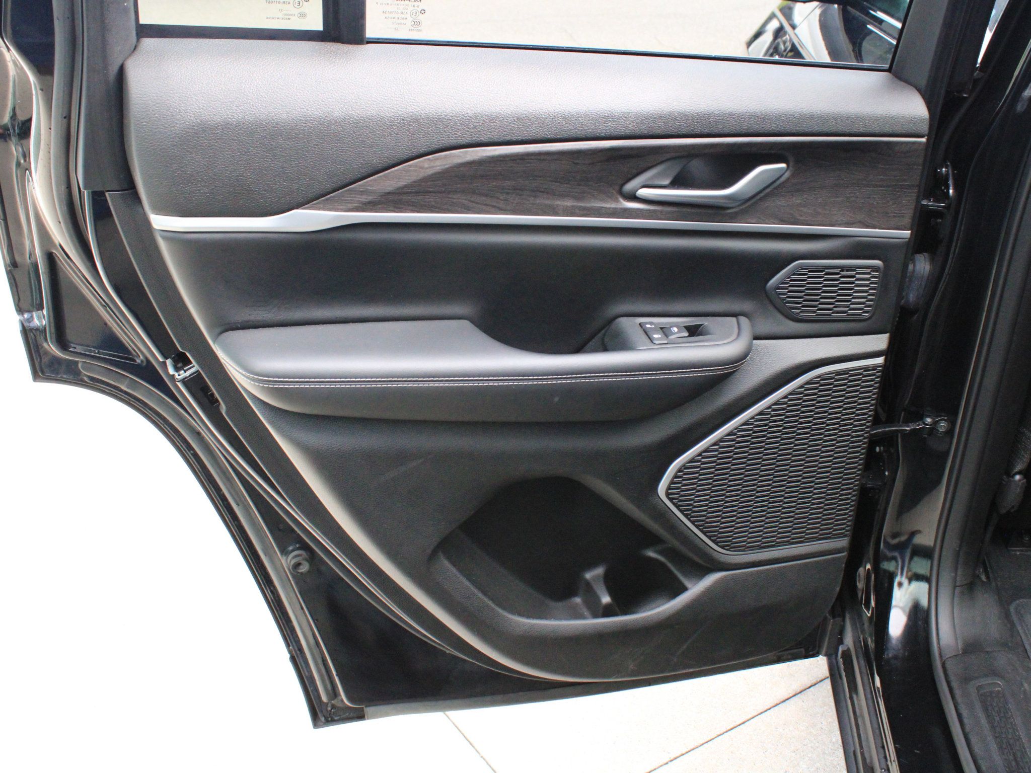 Used 2023 Jeep Grand Cherokee 4WD 4xe image 30