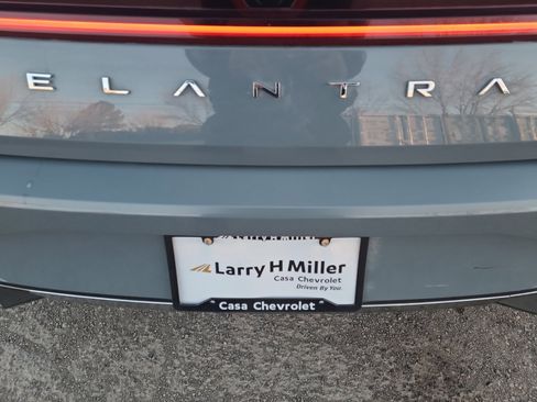 Used 2021 Hyundai Elantra SEL w/ Convenience + Premium Package image 25