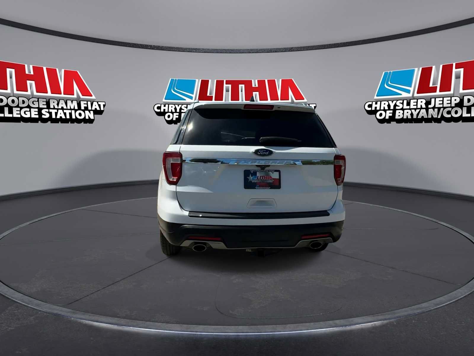 Used 2018 Ford Explorer XLT AWD/4WD image 7