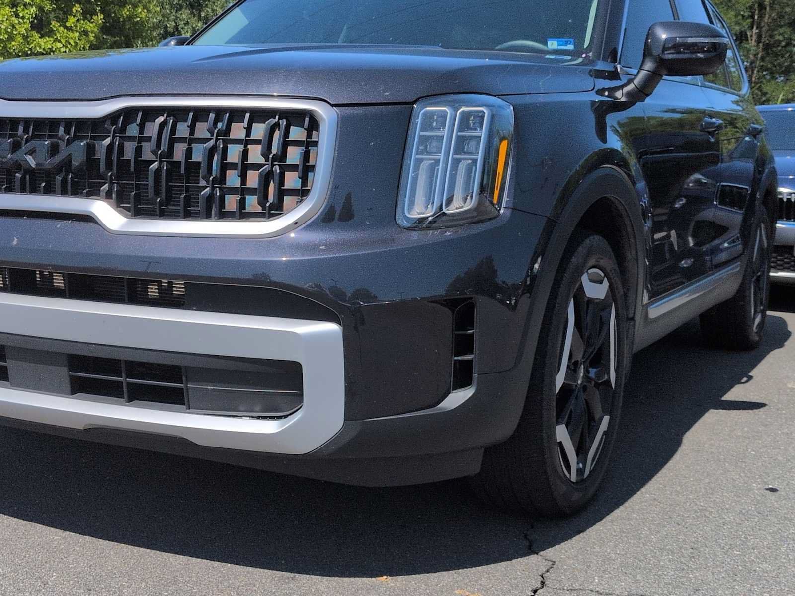 Used 2025 Kia Telluride EX w/ EX Captain's Chair Package AWD/4WD image 11