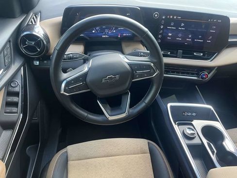 Used 2025 Chevrolet Equinox ACTIV w/ Safety and Technology Package FWD image 16