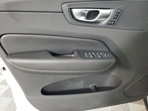 Used 2025 Volvo XC60 B5 Plus image 21