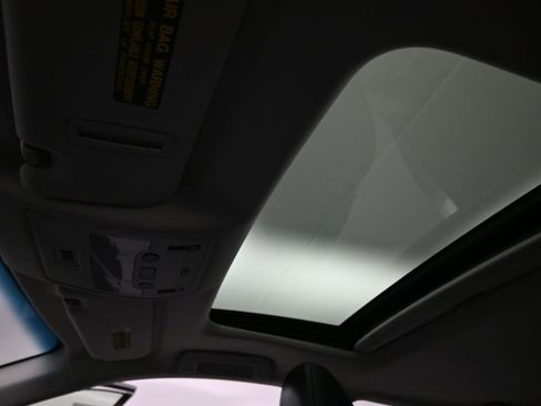 Used 2015 Lexus ES 300h w/ Navigation System Package image 18