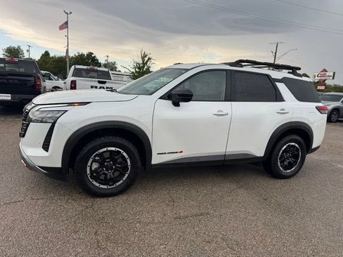 Used 2026 Nissan Pathfinder Rock Creek AWD/4WD image 3
