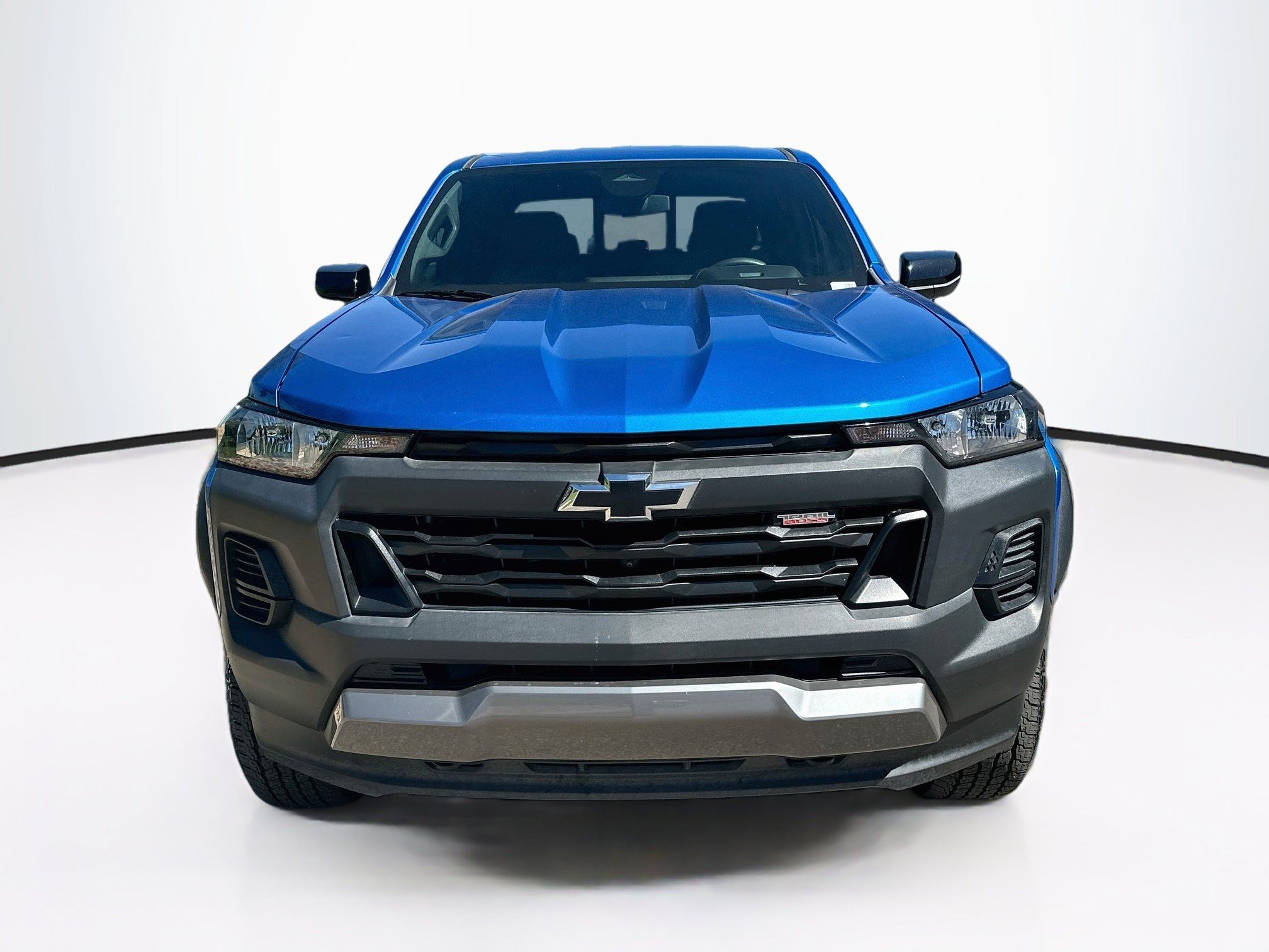 Used 2024 Chevrolet Colorado Trail Boss w/ Technology Package AWD/4WD image 2