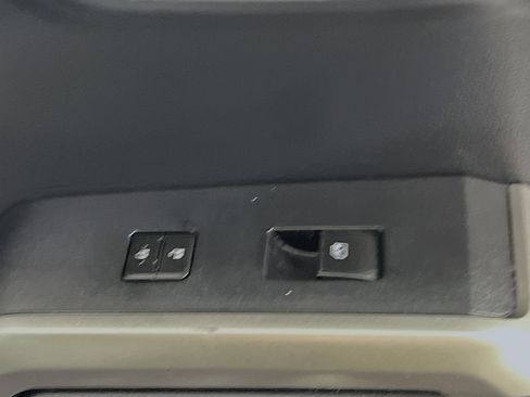 Used 2018 Toyota Tacoma SR5 image 31