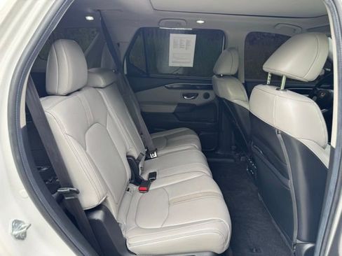 Used 2024 Honda Pilot Touring image 15