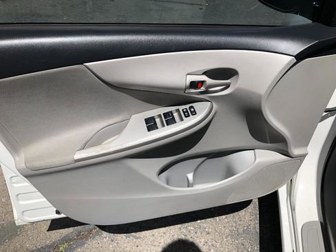Used 2011 Toyota Corolla LE FWD image 10
