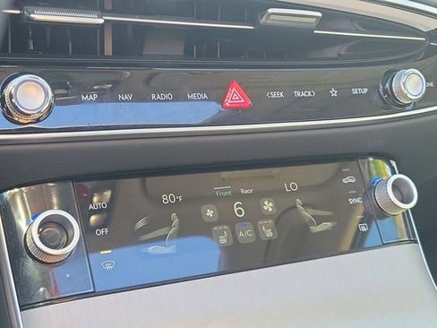 Used 2026 Genesis GV70 2.5T Select image 32