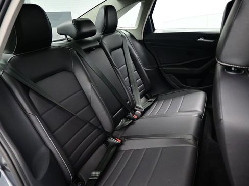 Used 2022 Volkswagen Jetta SE image 35