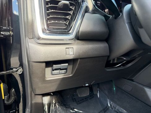 Used 2024 GMC Canyon Elevation w/ Elevation Premium Package AWD/4WD image 17