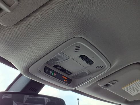 Used 2020 Chevrolet Traverse LT w/ LPO, Floor Liner Package AWD/4WD image 19