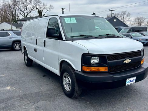 Used 2017 Chevrolet Express 3500 Extended image 4