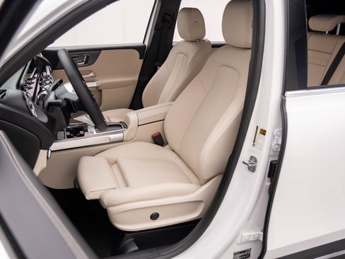 New 2025 Mercedes-Benz GLB 250 4MATIC image 16