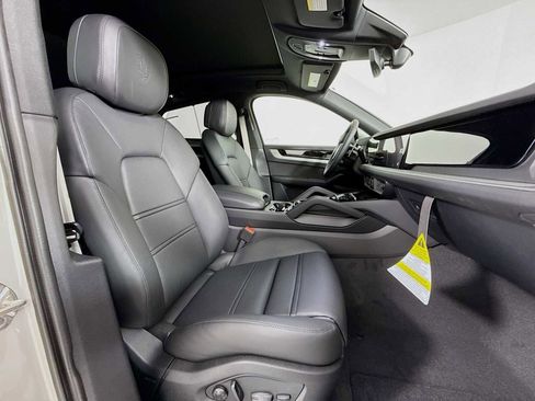 New 2026 Porsche Cayenne S image 30