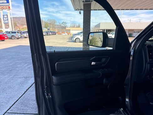 New 2026 RAM 1500 4x4 Crew Cab image 17