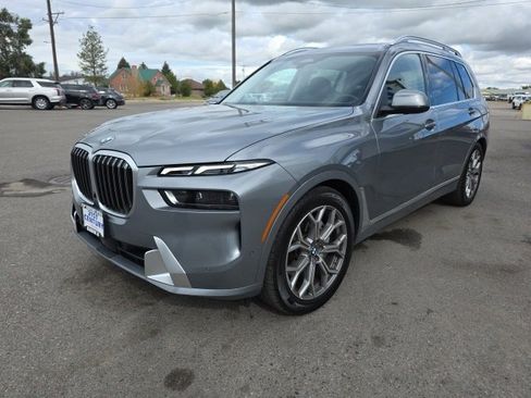 Used 2025 BMW X7 xDrive40i image 3