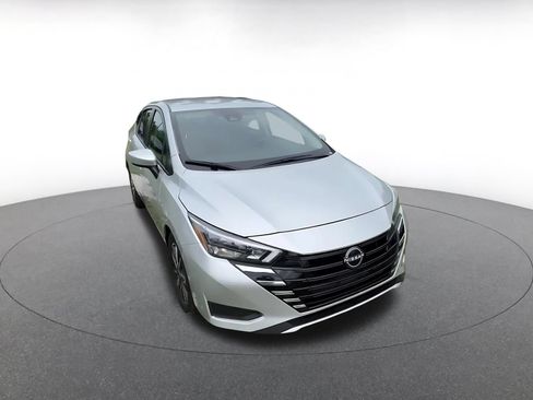Used 2025 Nissan Versa SV FWD image 3