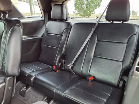 Used 2022 Chevrolet Traverse LT FWD image 14