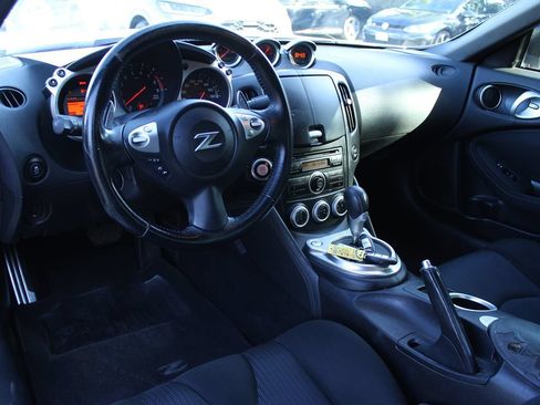 Used 2014 Nissan 370Z Coupe RWD image 9
