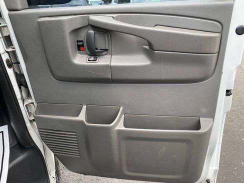 Used 2008 Chevrolet Express 3500 Extended Passenger w/ LT Preferred Equipment Group RWD image 29