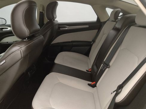 Used 2019 Ford Fusion SE w/ Equipment Group 151A image 18