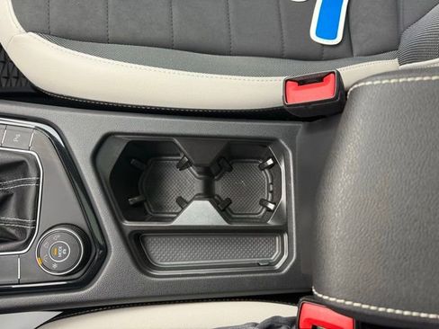 Certified 2025 Volkswagen Taos SE w/ Panoramic Sunroof Package image 27