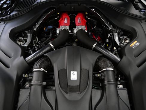 Used 2019 Ferrari Portofino RWD image 12
