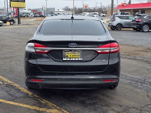 Used 2017 Ford Fusion SE w/ Fusion SE Technology Package image 6