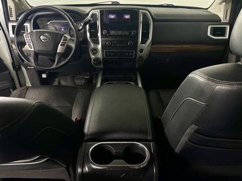 Used 2020 Nissan Titan SL w/ Moonroof Package image 25