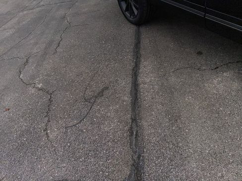 Used 2018 Ford Explorer XLT w/ Equipment Group 202A image 27