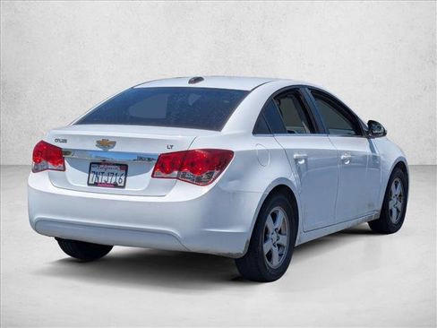 Used 2016 Chevrolet Cruze LT w/ Technology Package FWD image 5