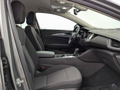 Used 2018 Buick Regal Preferred w/ Driver Confidence Package #1 FWD image 17