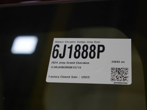 Used 2024 Jeep Grand Cherokee Limited w/ Luxury Tech Group II image 29