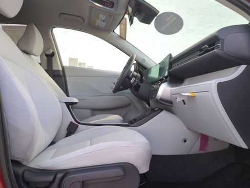 Used 2025 Hyundai Kona SEL FWD image 11