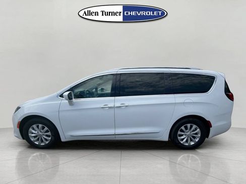 Used 2018 Chrysler Pacifica Touring-L Plus FWD image 12