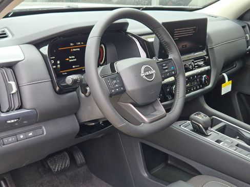 New 2026 Nissan Pathfinder SL FWD image 10
