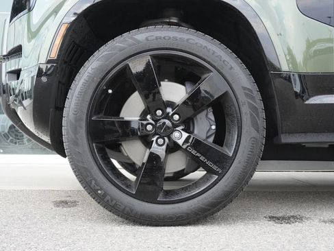 New 2026 Land Rover Defender 110 X-Dynamic SE AWD/4WD image 32